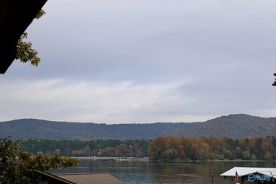 Waterfront living on Lake Guntersville! This 3BR/4BA home offers - photo 17