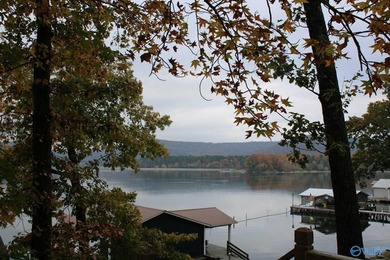 Waterfront living on Lake Guntersville! This 3BR/4BA home offers - photo 19