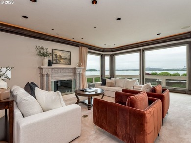 Exquisite custom home with timeless quality features throughout - photo 7