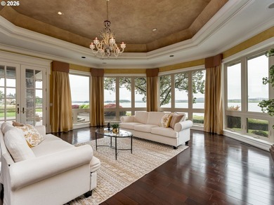 Exquisite custom home with timeless quality features throughout - photo 10