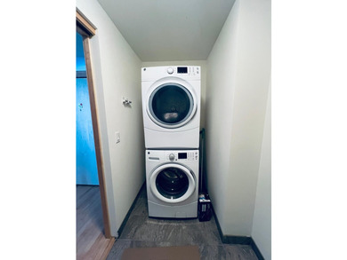 Enjoy modern city living in this beautiful 2-bedroom, 2-bath - photo 13