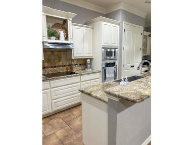 Beautiful 4BR/2BA home originally built by RJ Wachsman Homes. 2 - photo 13