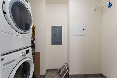 Enjoy modern city living in this beautiful 2-bedroom, 2-bath - photo 14