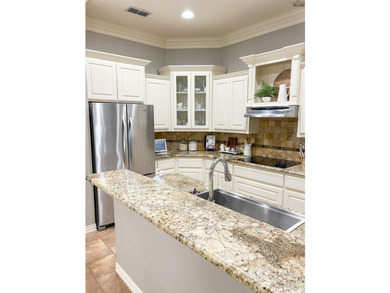 Beautiful 4BR/2BA home originally built by RJ Wachsman Homes. 2 - photo 14