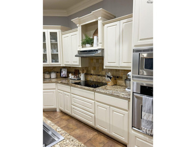 Beautiful 4BR/2BA home originally built by RJ Wachsman Homes. 2 - photo 19