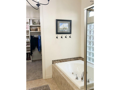 Beautiful 4BR/2BA home originally built by RJ Wachsman Homes. 2 - photo 27
