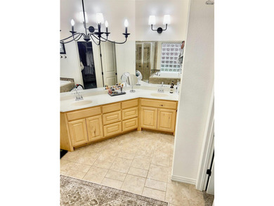 Beautiful 4BR/2BA home originally built by RJ Wachsman Homes. 2 - photo 28