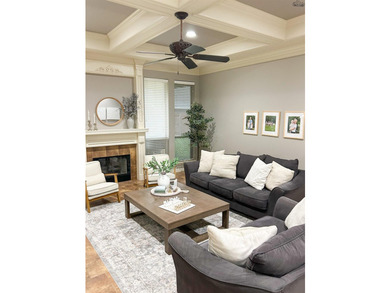 Beautiful 4BR/2BA home originally built by RJ Wachsman Homes. 2 - photo 32