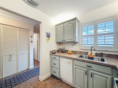Welcome to Royal Park Gardens, a highly sought-after 55+ - photo 10