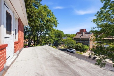Nestled away on a desirable corner property in the Riverdale - photo 14