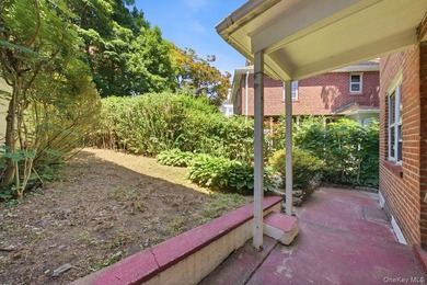 Nestled away on a desirable corner property in the Riverdale - photo 23