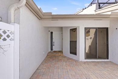Sought-after corner villa, in the heart of Boca Raton! Welcome - photo 2