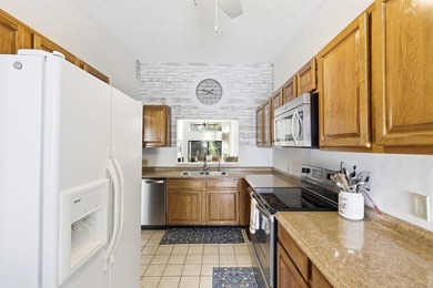 Sought-after corner villa, in the heart of Boca Raton! Welcome - photo 6