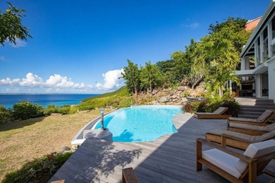 Discover this exceptional contemporary villa offering stunning - photo 4