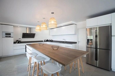 Discover this exceptional contemporary villa offering stunning - photo 9