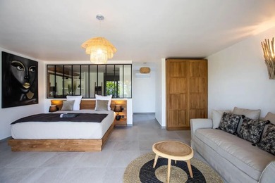 Discover this exceptional contemporary villa offering stunning - photo 10