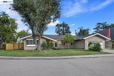 OPEN HOUSE! 6/6 1:30 PM to 4PM Located on a quiet cul-de-sac on - photo 1