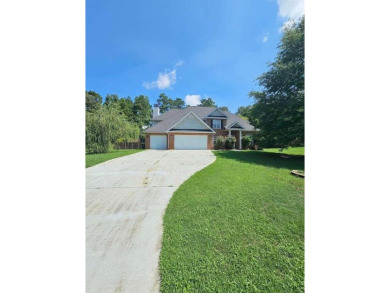 Lake Home Sale Pending in Mcdonough, Georgia