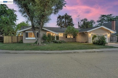 OPEN HOUSE! 6/6 1:30 PM to 4PM Located on a quiet cul-de-sac on - photo 2
