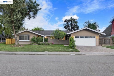 OPEN HOUSE! 6/6 1:30 PM to 4PM Located on a quiet cul-de-sac on - photo 5