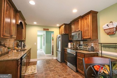 Experience the ultimate in modern ranch-style living with this - photo 4