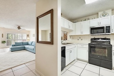 Beautiful 2 Bed/2 Bath 1st floor Condo in the highly desirable - photo 3
