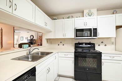 Beautiful 2 Bed/2 Bath 1st floor Condo in the highly desirable - photo 4