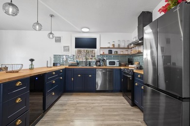 Welcome to 807 Grant St in West Palm Beach - a fantastic - photo 8
