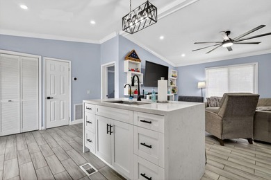 Welcome to this charming three-bedroom, two-bathroom - photo 13