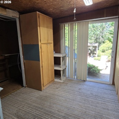 Updated 2BD 1BA home with bonus room and workshop/storage space - photo 13