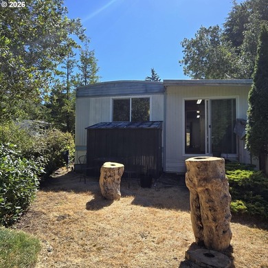 Updated 2BD 1BA home with bonus room and workshop/storage space - photo 14