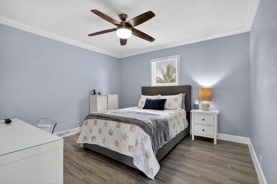 Welcome to this charming three-bedroom, two-bathroom - photo 18