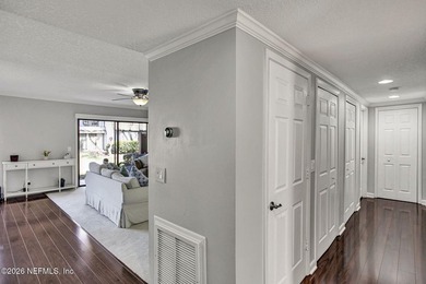 Welcome to easy, elegant living in this beautifully maintained - photo 20