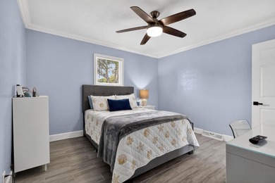 Welcome to this charming three-bedroom, two-bathroom - photo 20