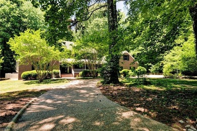 Lovely traditional brick home in the heart of Ford's Colony - photo 2