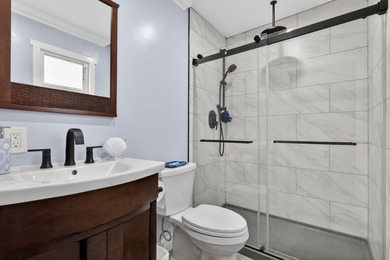 Welcome to this charming three-bedroom, two-bathroom - photo 22