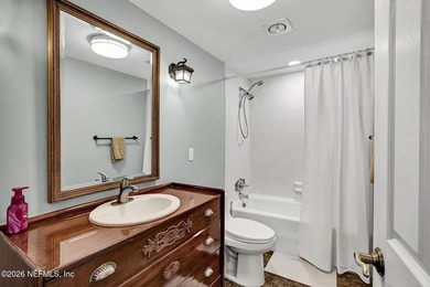 Welcome to easy, elegant living in this beautifully maintained - photo 23