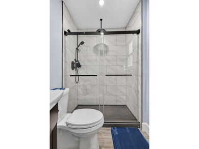Welcome to this charming three-bedroom, two-bathroom - photo 23