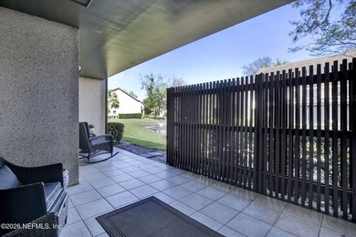 Welcome to easy, elegant living in this beautifully maintained - photo 32