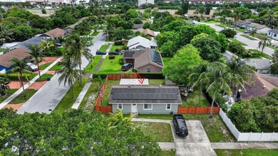 Welcome to this charming three-bedroom, two-bathroom - photo 36