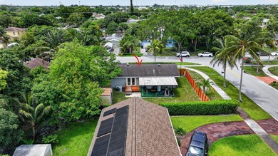 Welcome to this charming three-bedroom, two-bathroom - photo 43