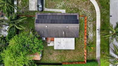Welcome to this charming three-bedroom, two-bathroom - photo 44