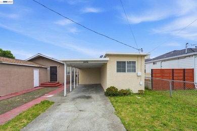Charming starter bungalow in the heart of San Pablo Proper! This - photo 1