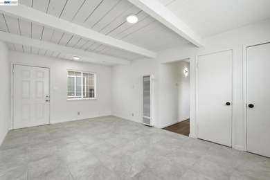 Charming starter bungalow in the heart of San Pablo Proper! This - photo 6