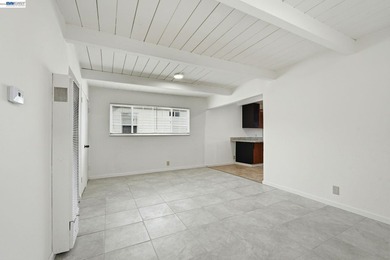 Charming starter bungalow in the heart of San Pablo Proper! This - photo 8