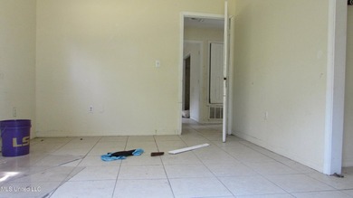 Single family home on a nice corner lot, no flood, with two - photo 4
