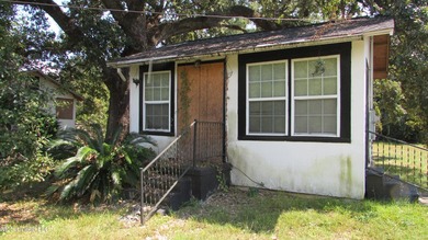 Single family home on a nice corner lot, no flood, with two - photo 5