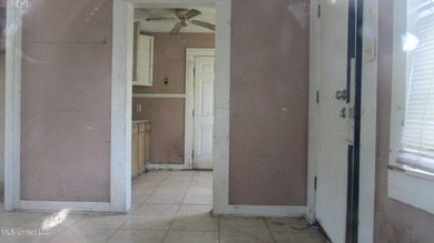 Single family home on a nice corner lot, no flood, with two - photo 8