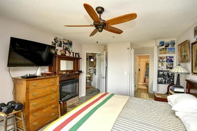 Spacious and renovated 2-bedroom 2-bath condo in the gated - photo 16