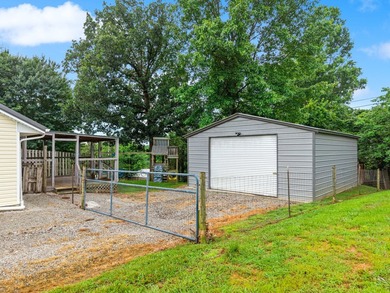 Welcome home to this spacious 4-bedroom, 2-bath ranch offering - photo 11